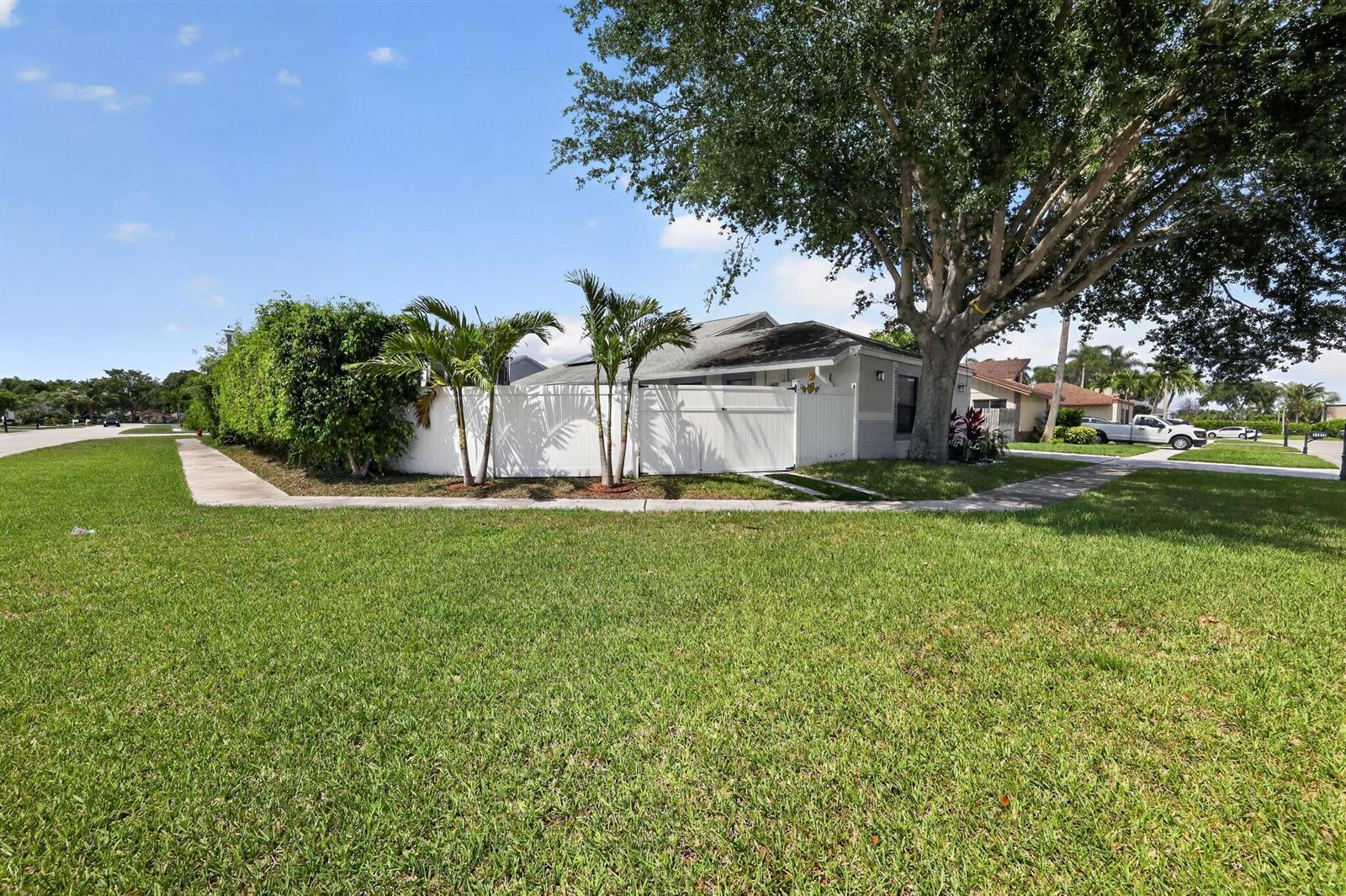 11423 Whisper Sound Drive, Boca Raton FL 33428 photo 2
