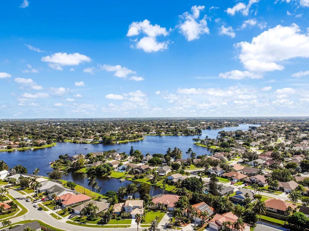 1256 Lake Breeze Drive, Wellington FL 33414 photo 2