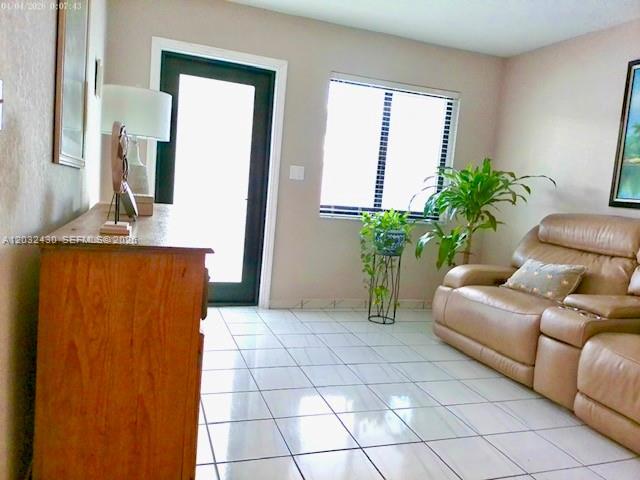 6527 W 22nd Ln, Hialeah FL 33016 photo 2