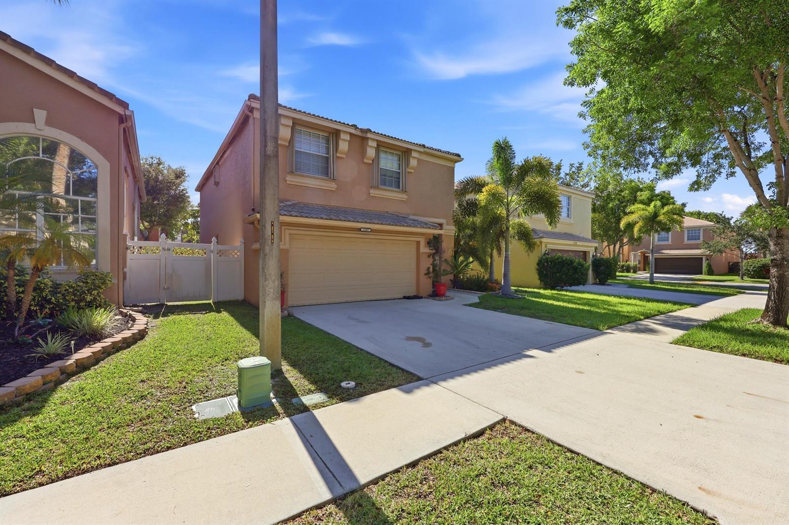 1327 Isleworth Court, Royal Palm Beach FL 33411 photo 2
