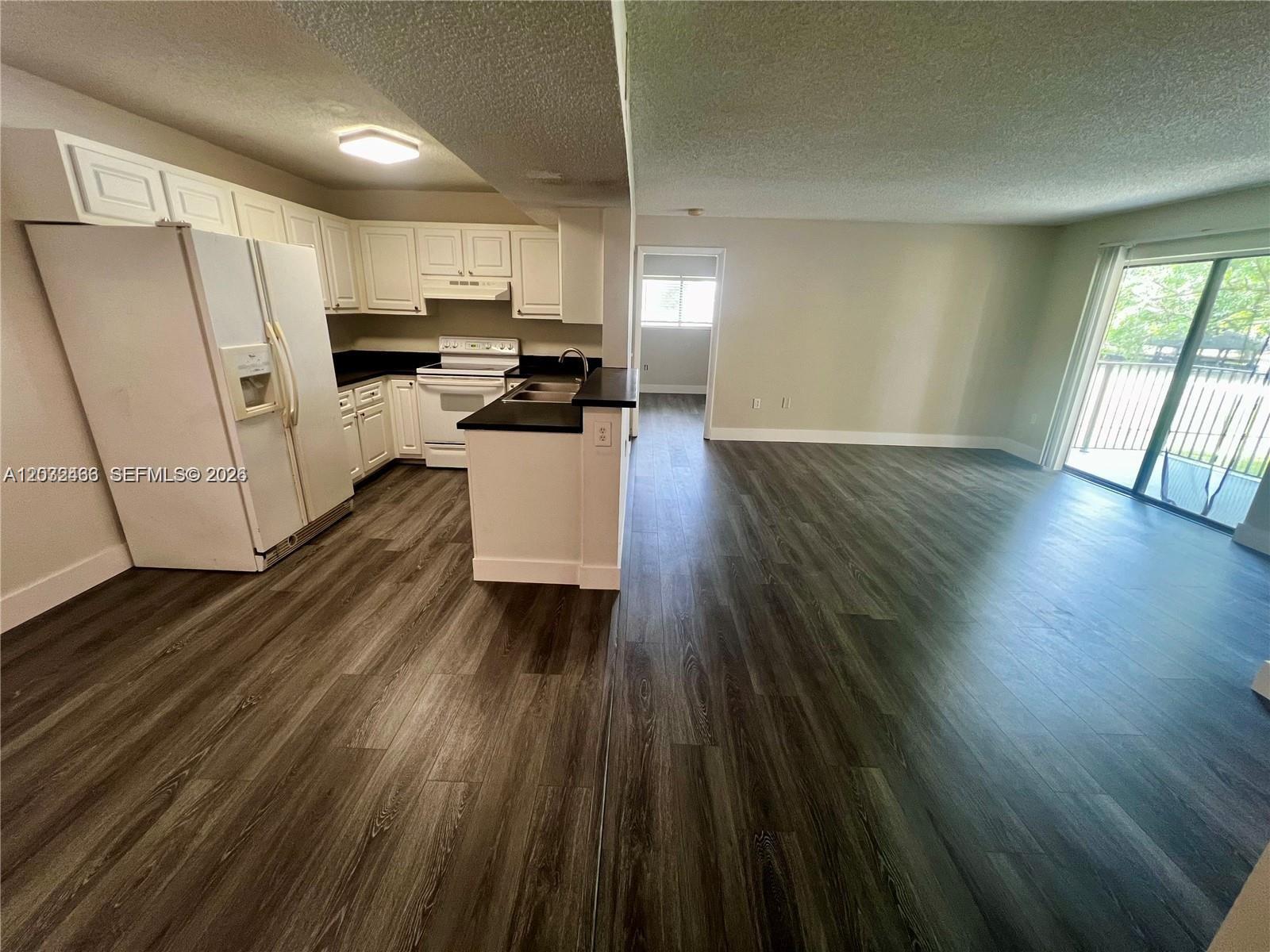 350 W Palm Cir W # 203, Pembroke Pines FL 33025 photo 2