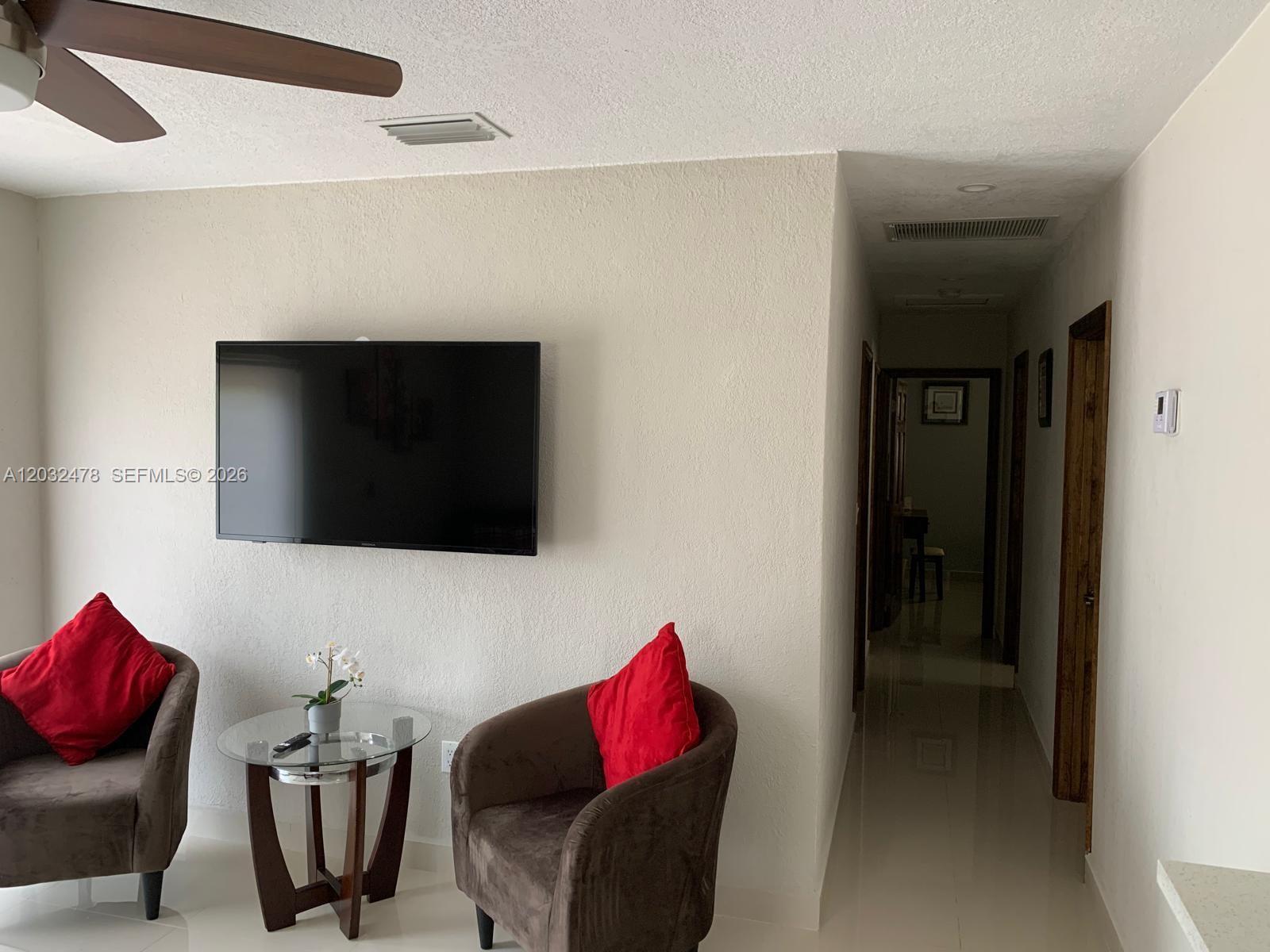 1630 N 68th Ave, Hollywood FL 33024 photo 3