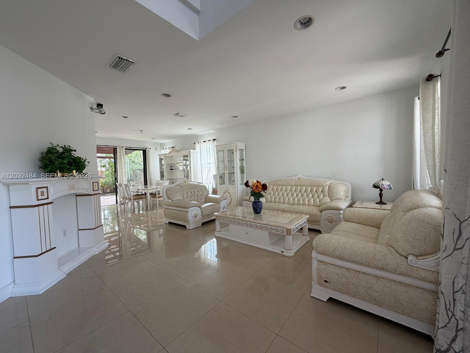 9924 NW 10th Ter, Miami FL 33172 photo 5