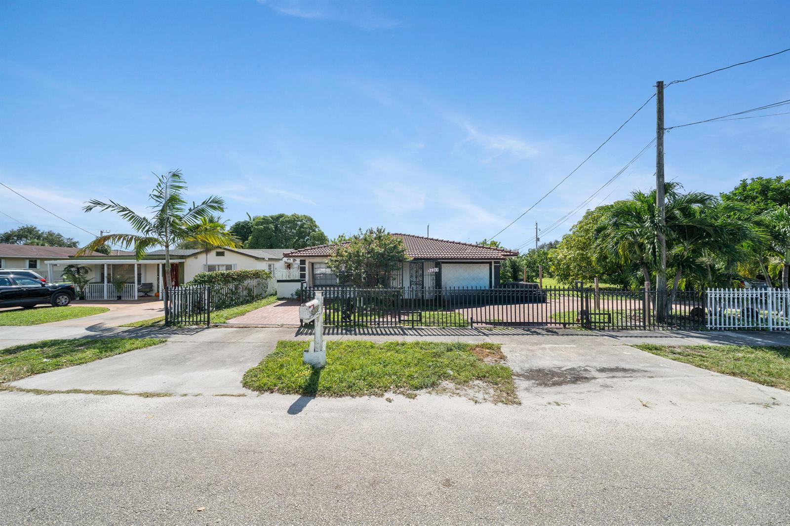 5720 Flagler Street, Hollywood FL 33023