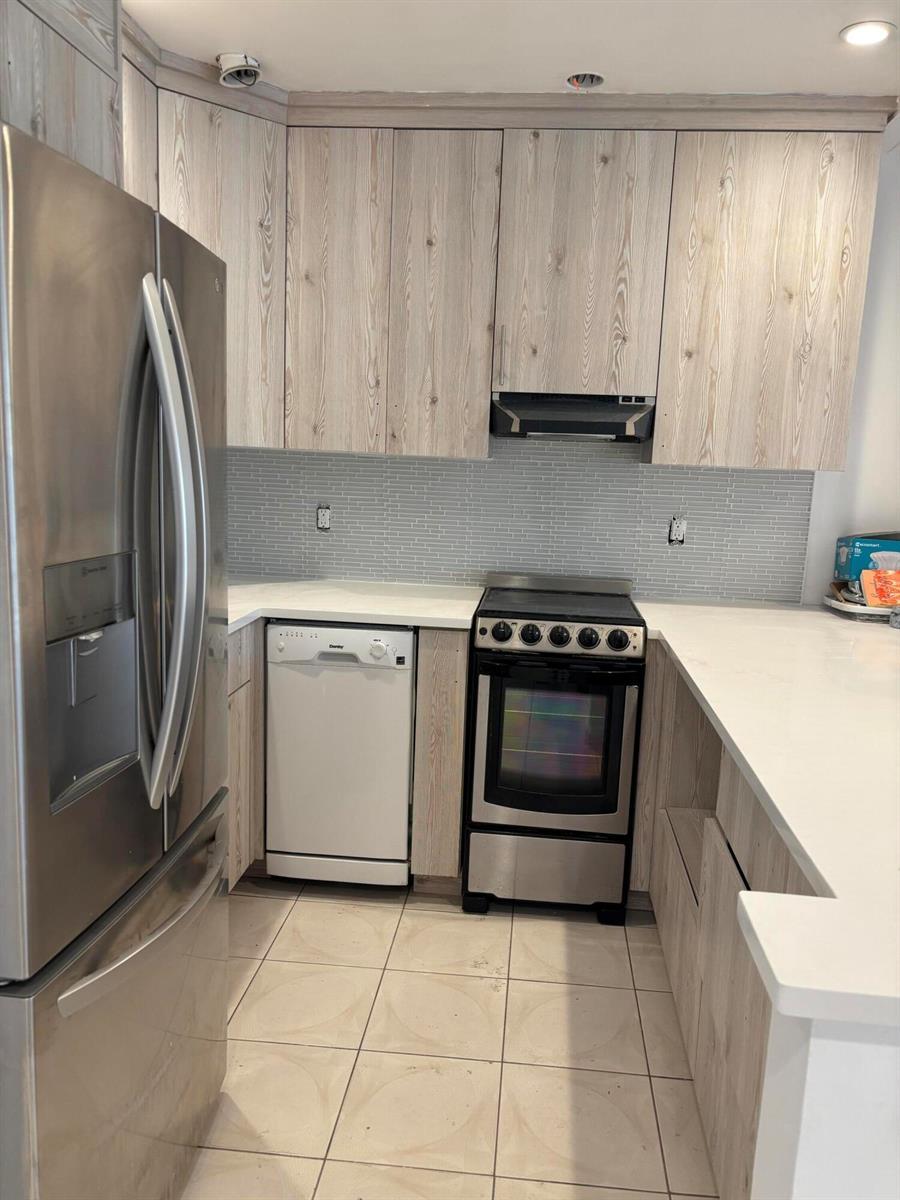 223 Coventry J, West Palm Beach FL 33417 photo 2