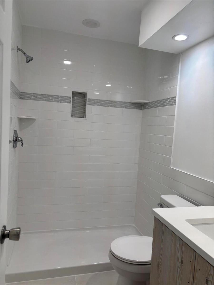 223 Coventry J, West Palm Beach FL 33417 photo 5