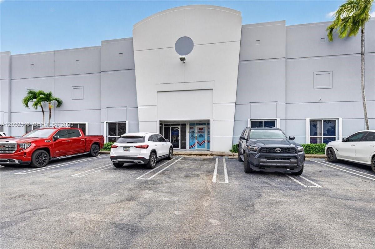 11077 NW 122nd St # 11, Medley FL 33178