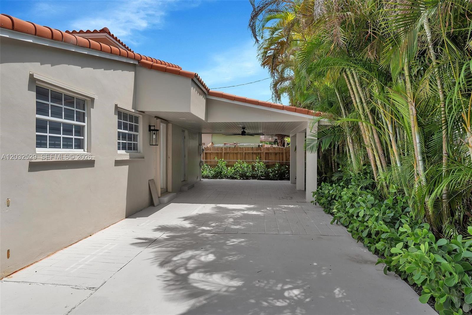 424 W 13th St, Hialeah FL 33010 photo 2