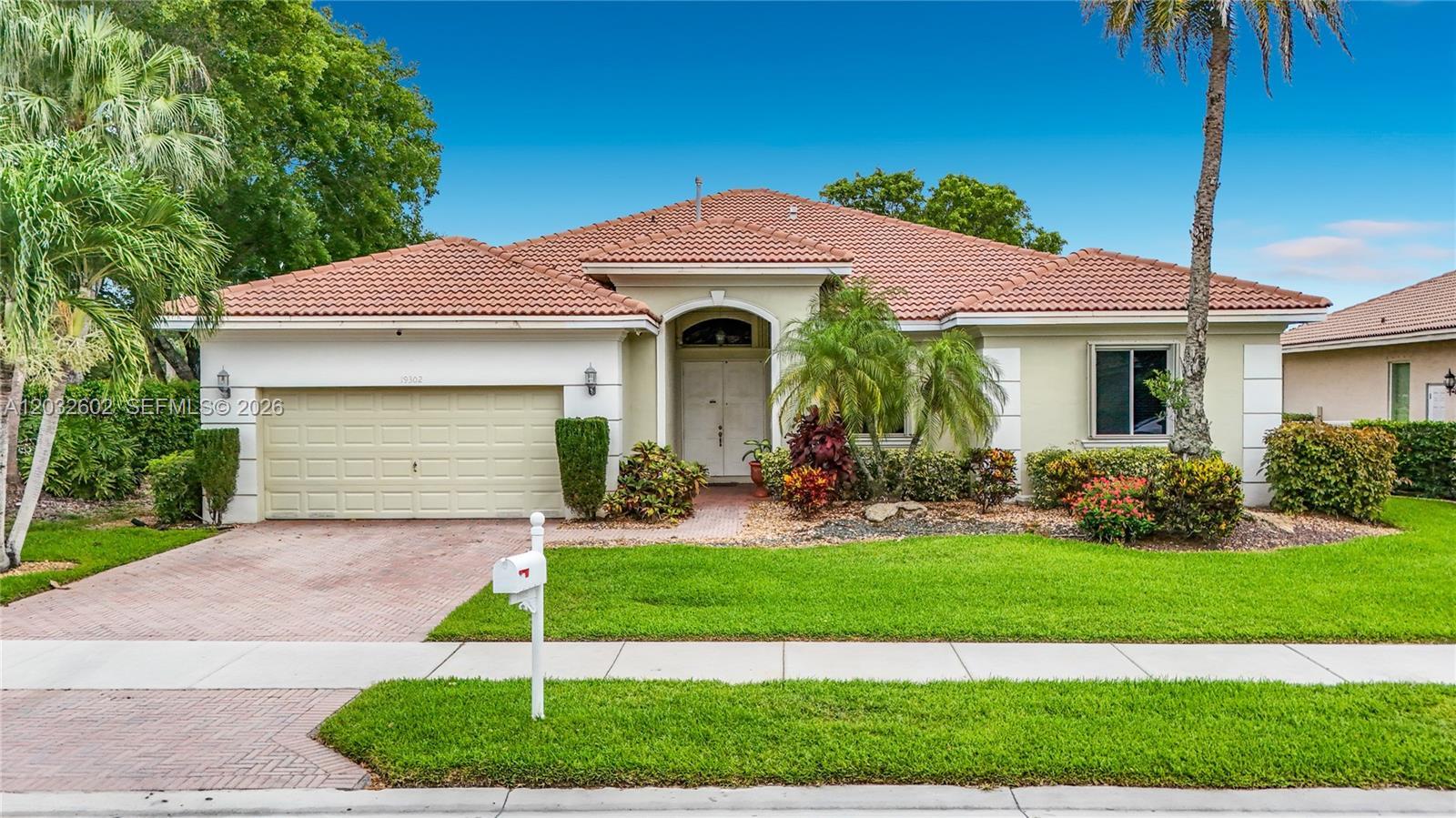 19302 SW 68th St, Pembroke Pines FL 33332 photo 2