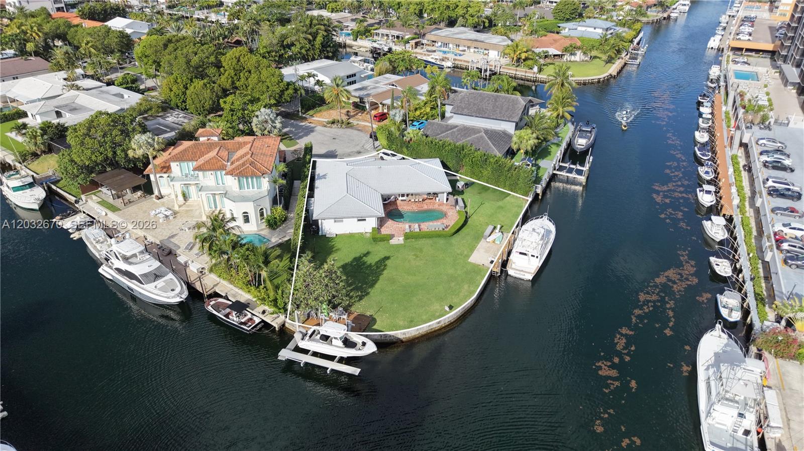 13305 Biscayne Island Ter, North Miami FL 33181 photo 4