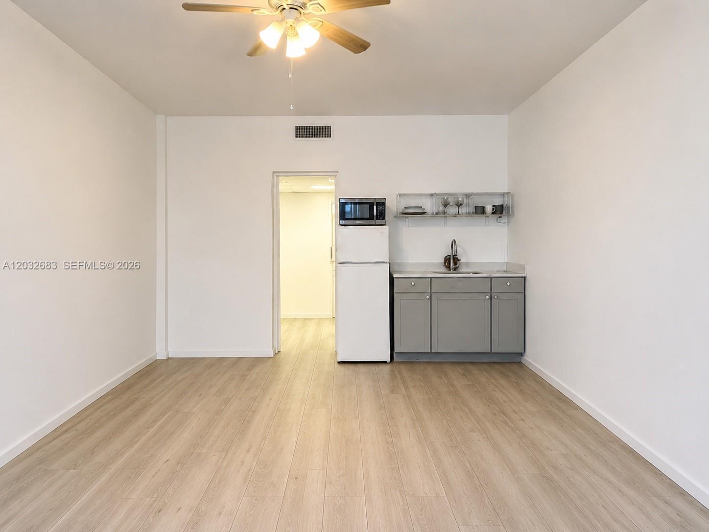 26 Diplomat Pkwy # 2263, Hallandale Beach FL 33009