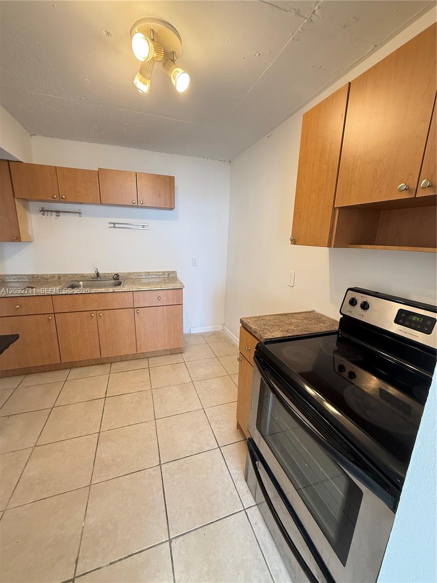 2025 NE 164th St # 812, North Miami Beach FL 33162 photo 3