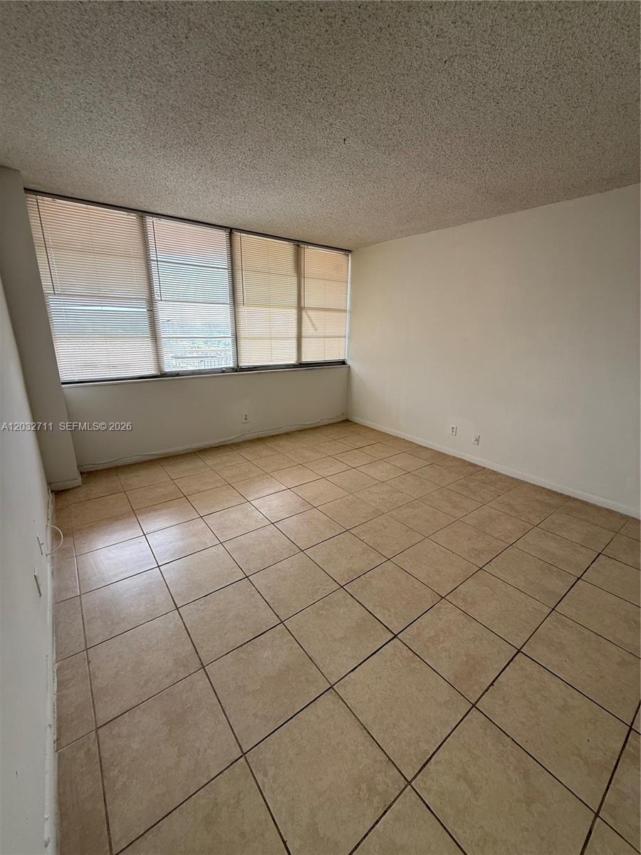 2025 NE 164th St # 812, North Miami Beach FL 33162