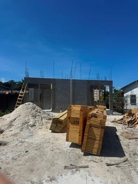 3165 NW 61st St, Miami FL 33142