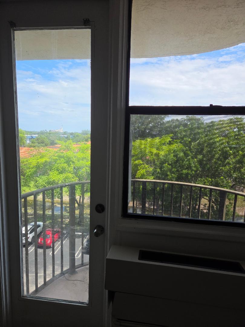 2701 Riverside Drive Apt 516, Coral Springs FL 33065 photo 4