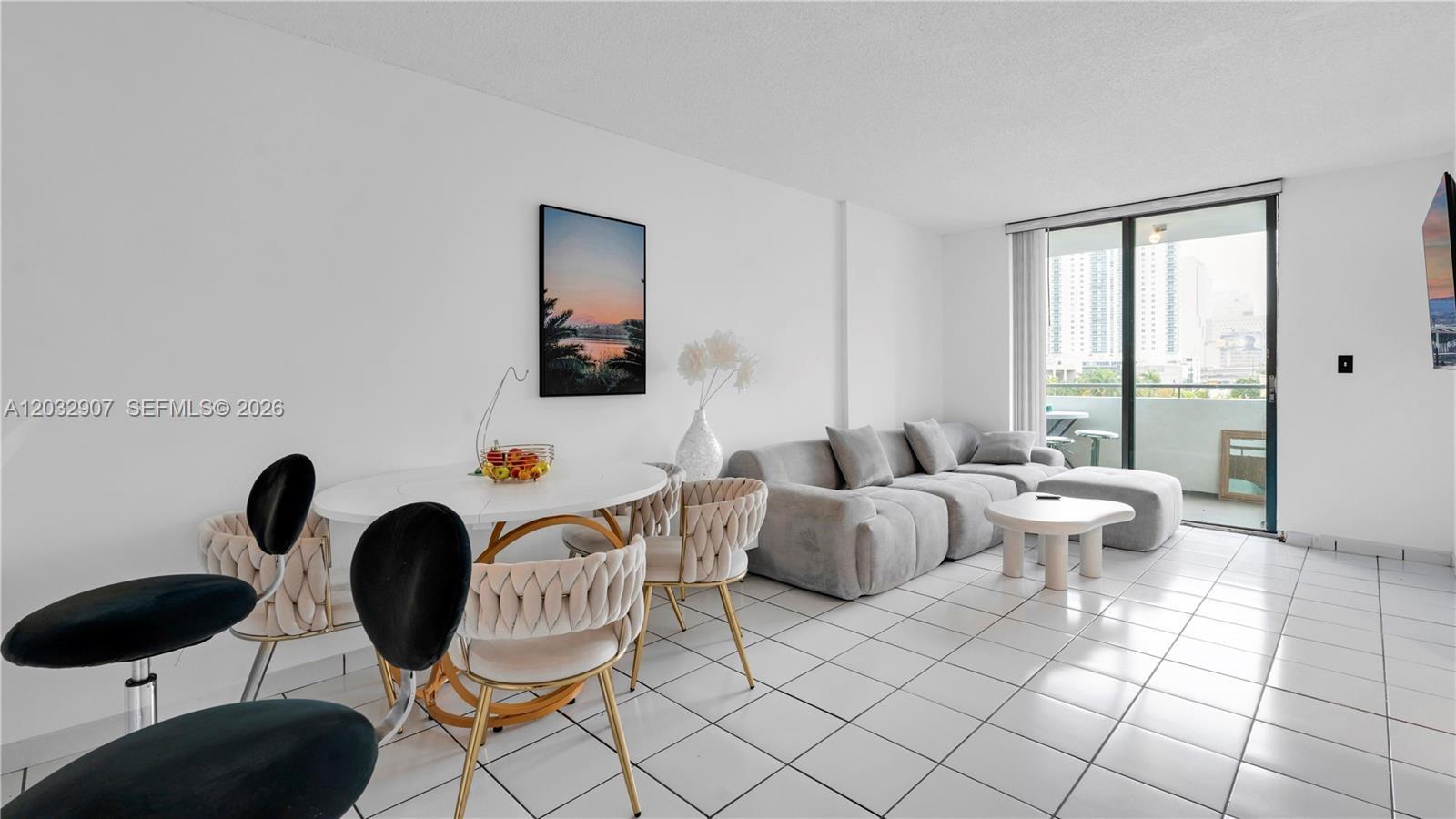 546 SW 1st St # 603, Miami FL 33130 photo 2