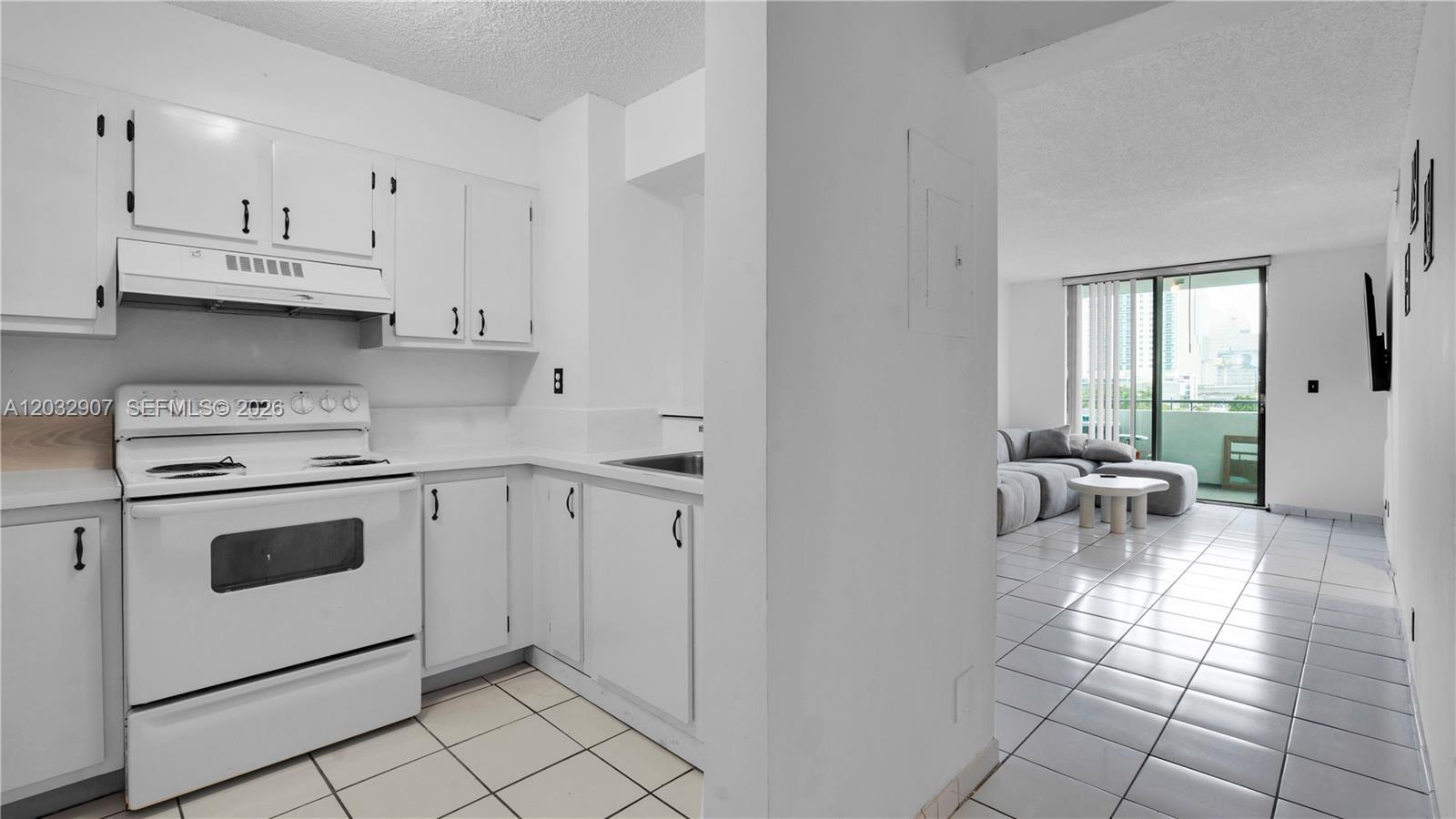 546 SW 1st St # 603, Miami FL 33130 photo 5