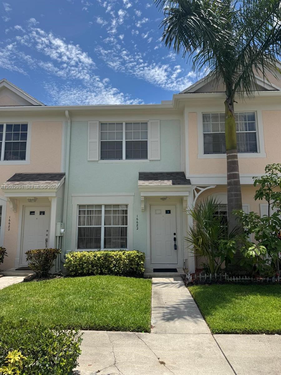 16682 Hemingway Dr, Weston FL 33326