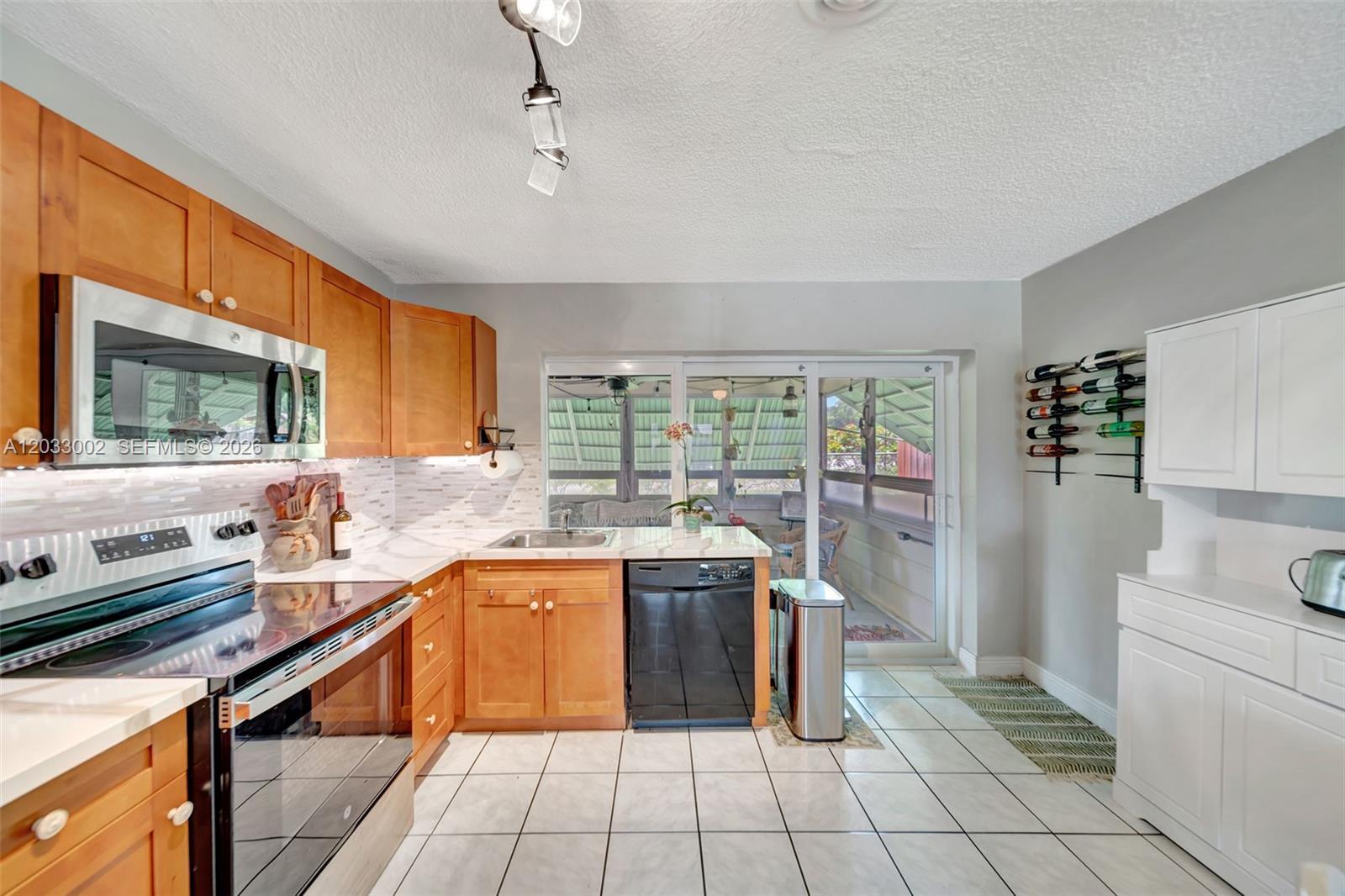 2708 NW 51st Pl, Tamarac FL 33309 photo 3