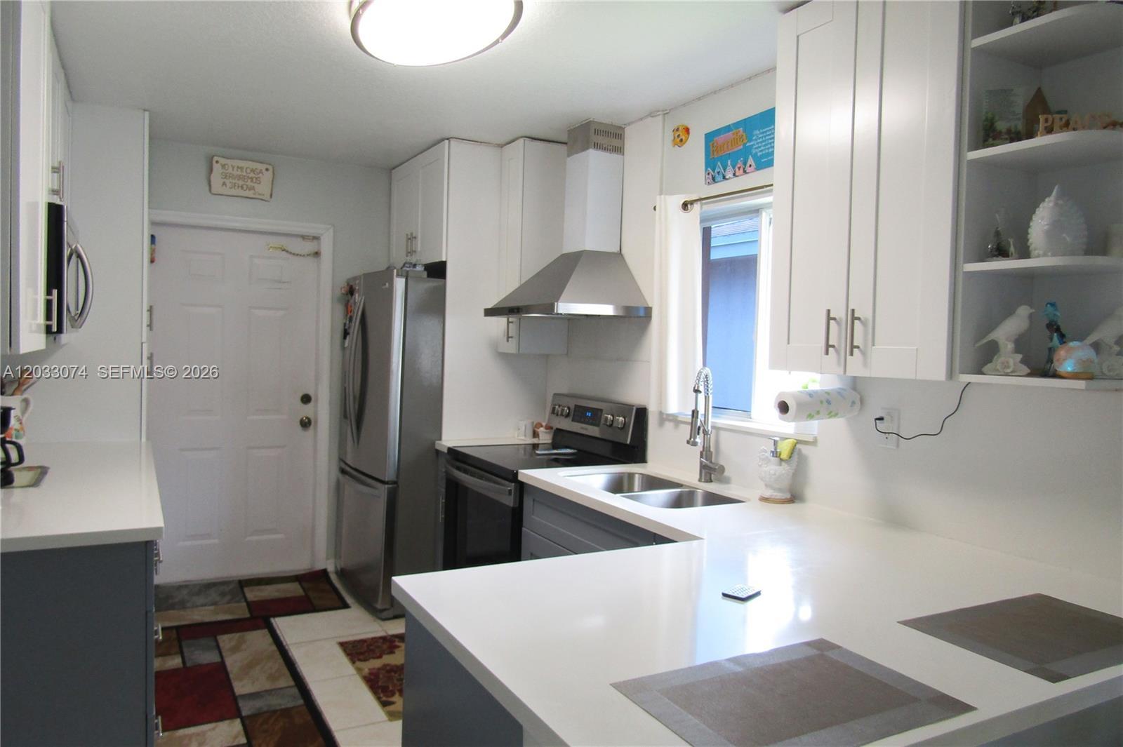 942 SW 8th Pl, Florida City FL 33034 photo 4