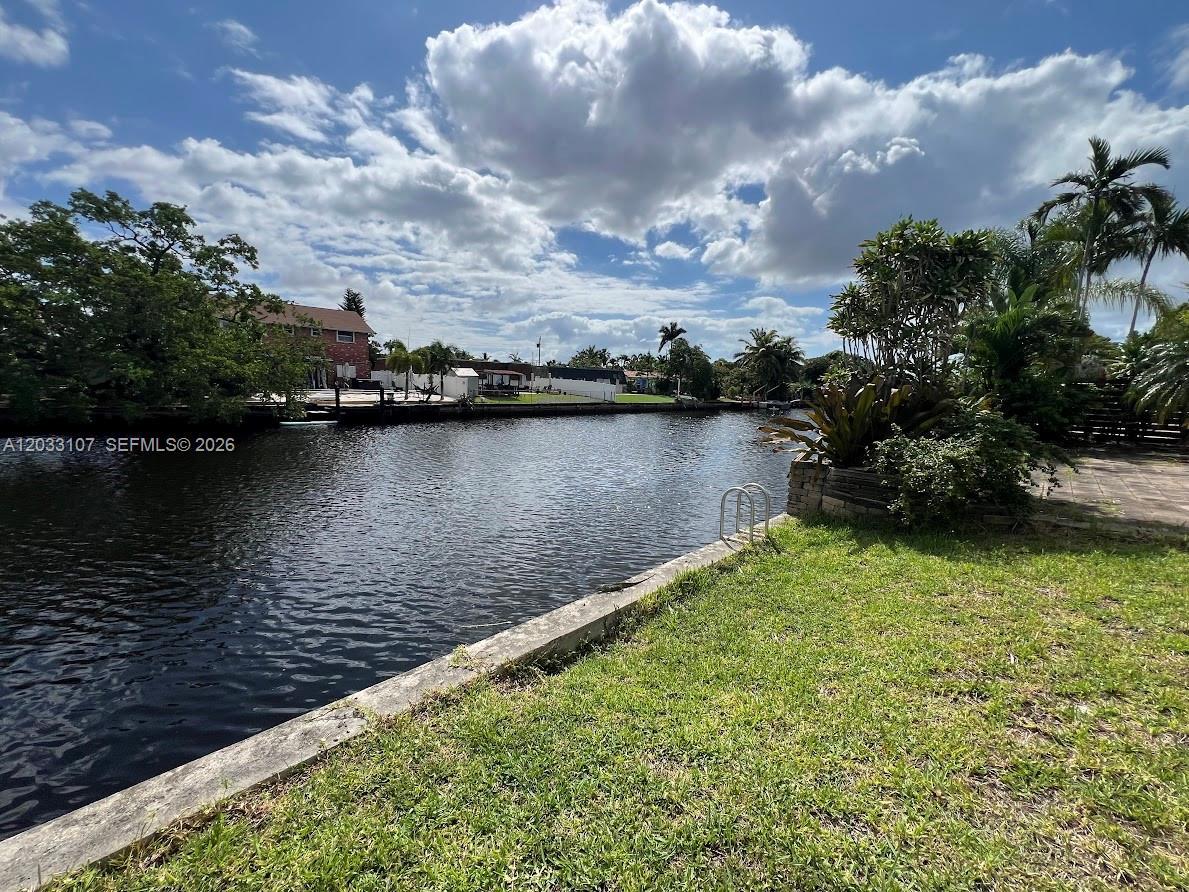 1881 NW 36th St, Oakland Park FL 33309 photo 2
