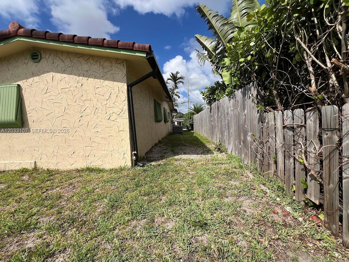 1881 NW 36th St, Oakland Park FL 33309 photo 3