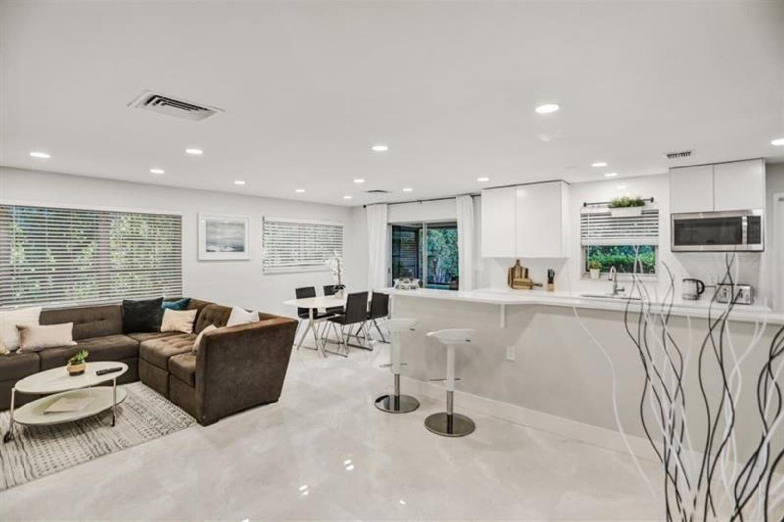 3220 SE 11th Street # A, Pompano Beach FL 33062