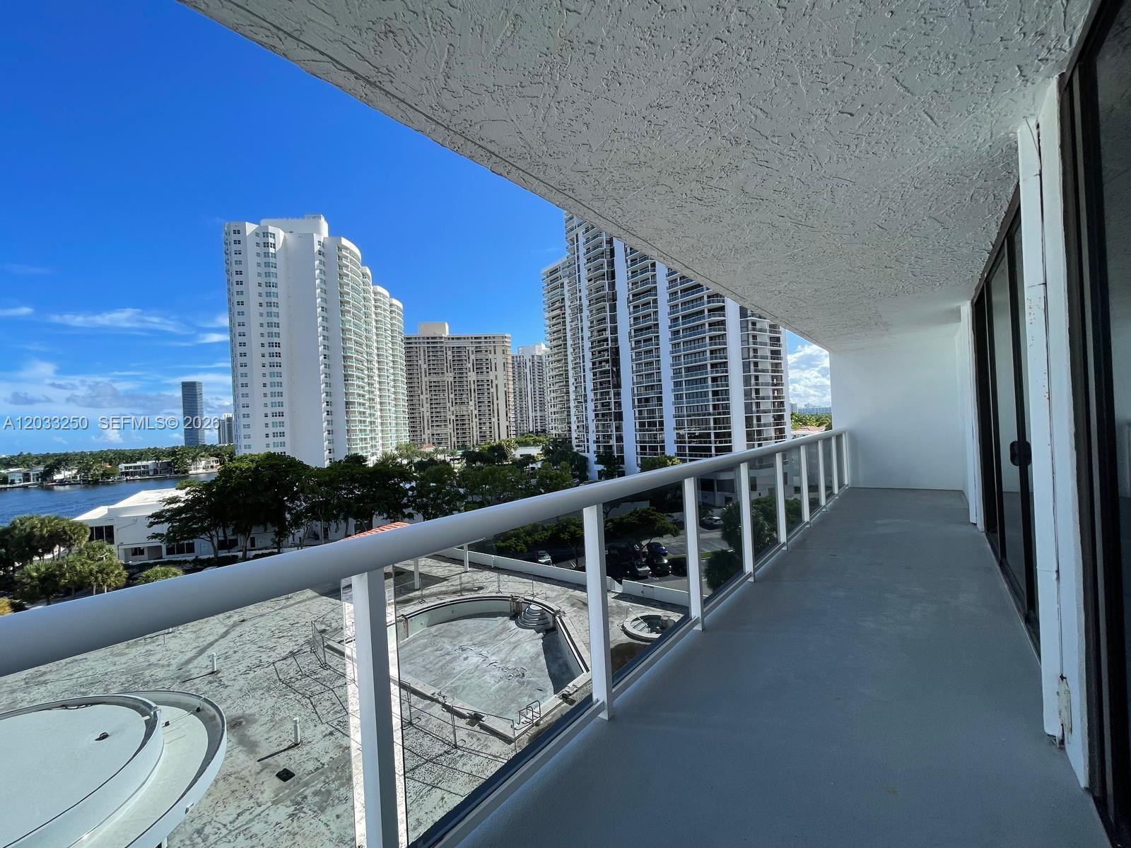 20505 E Country Club Dr # 734, Aventura FL 33180 photo 4