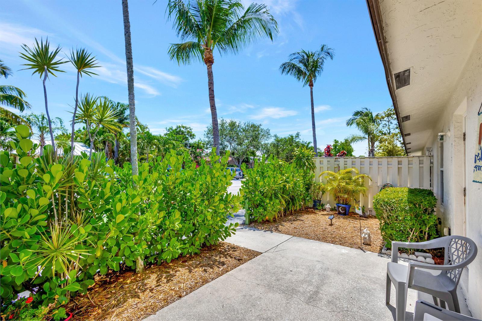 1919 Doffer Lane, FL 33408