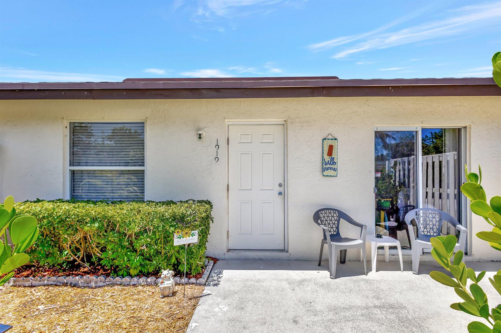 1919 Doffer Lane, FL 33408 photo 4