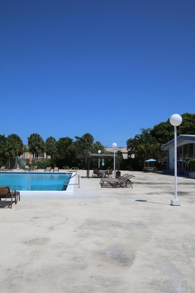 470 Executive Center Drive # 3b, West Palm Beach FL 33401 photo 2