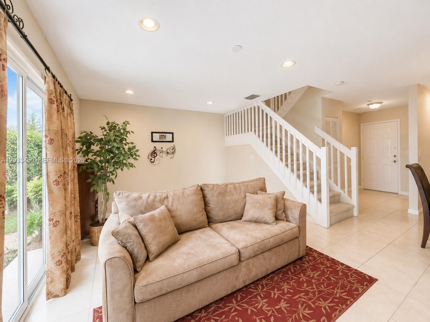 532 NW 208th Ter, Pembroke Pines FL 33029 photo 3
