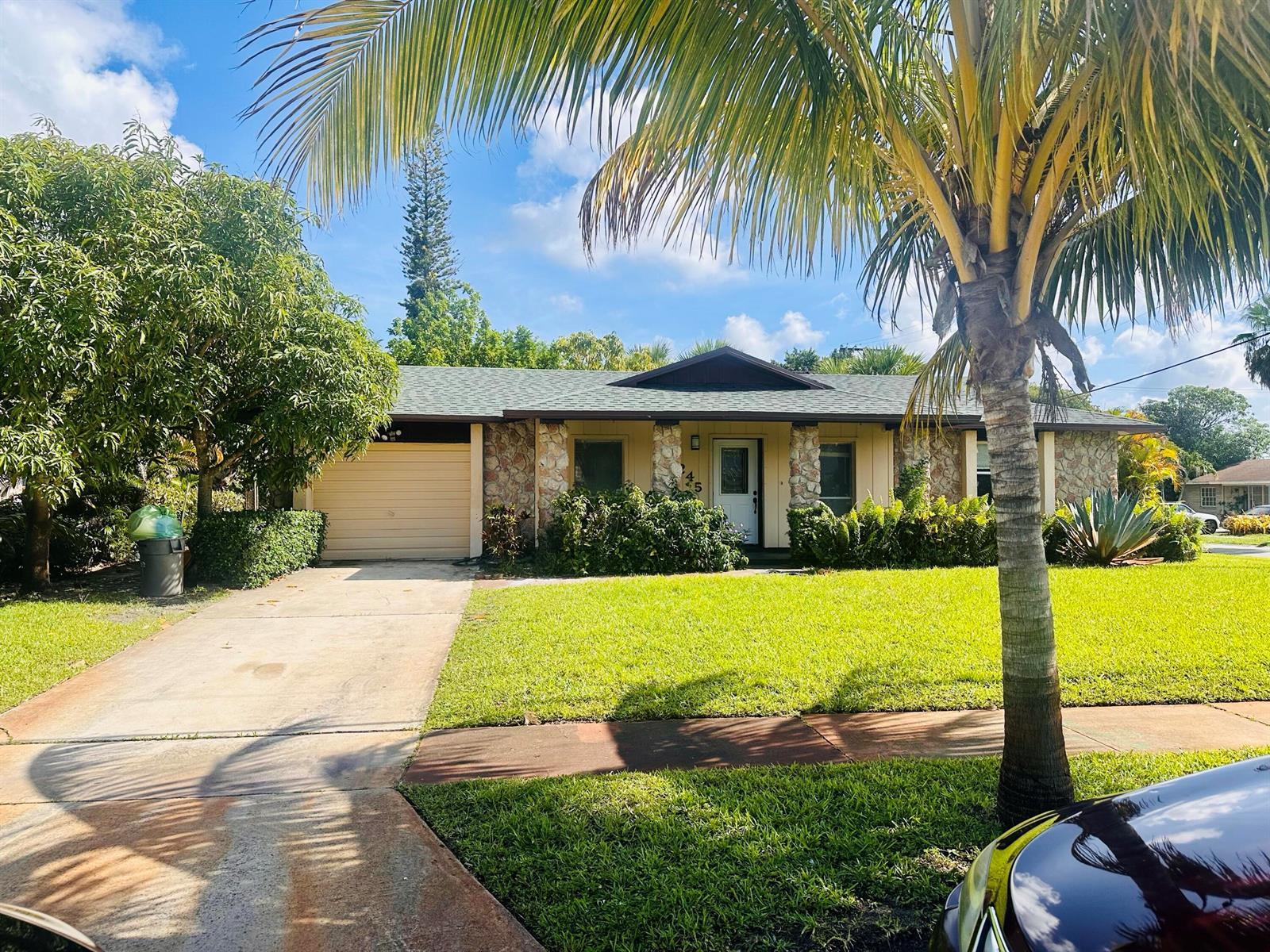 6245 Saxon Boulevard, West Palm Beach FL 33417 photo 2