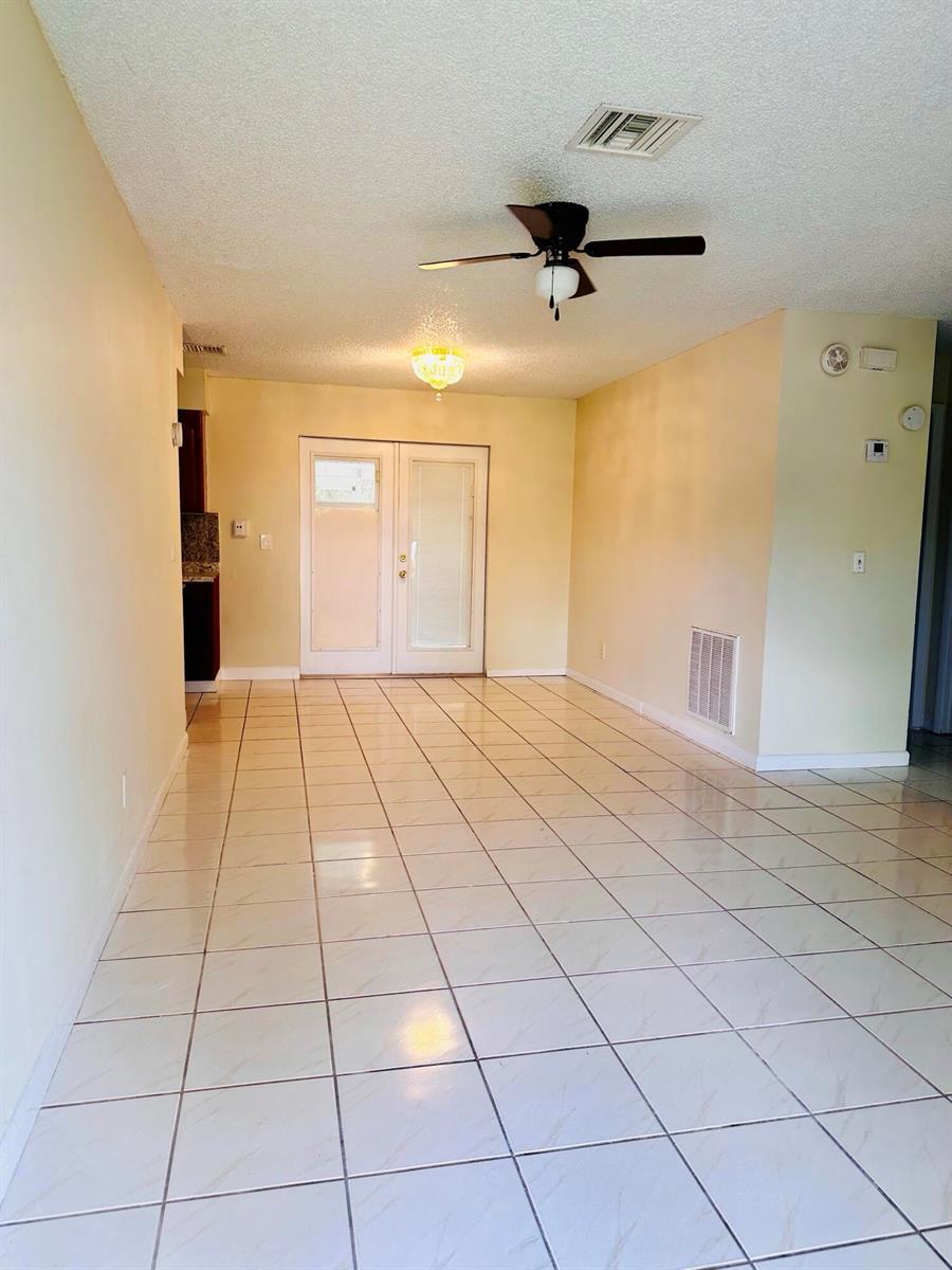 6245 Saxon Boulevard, West Palm Beach FL 33417 photo 3