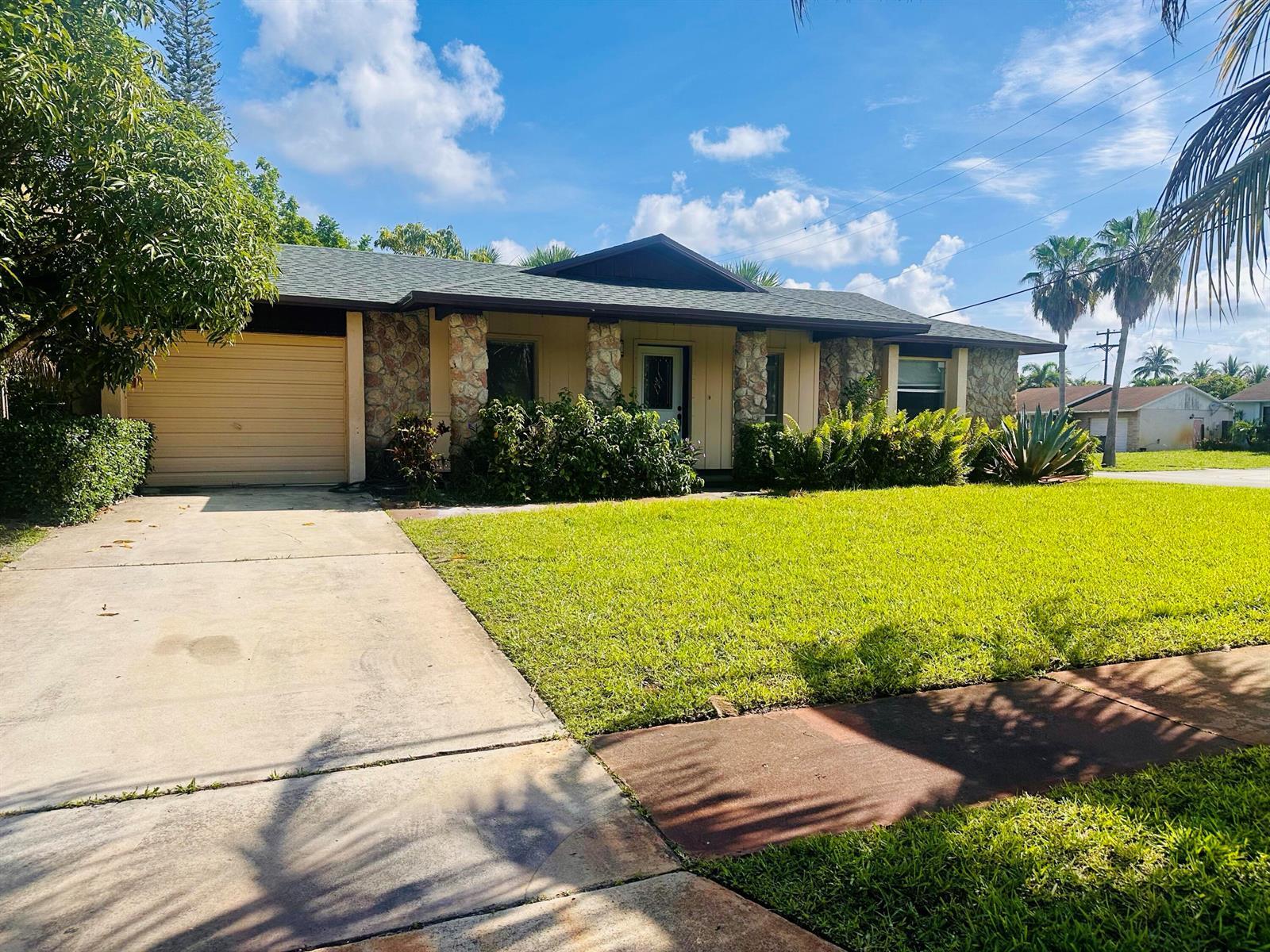 6245 Saxon Boulevard, West Palm Beach FL 33417