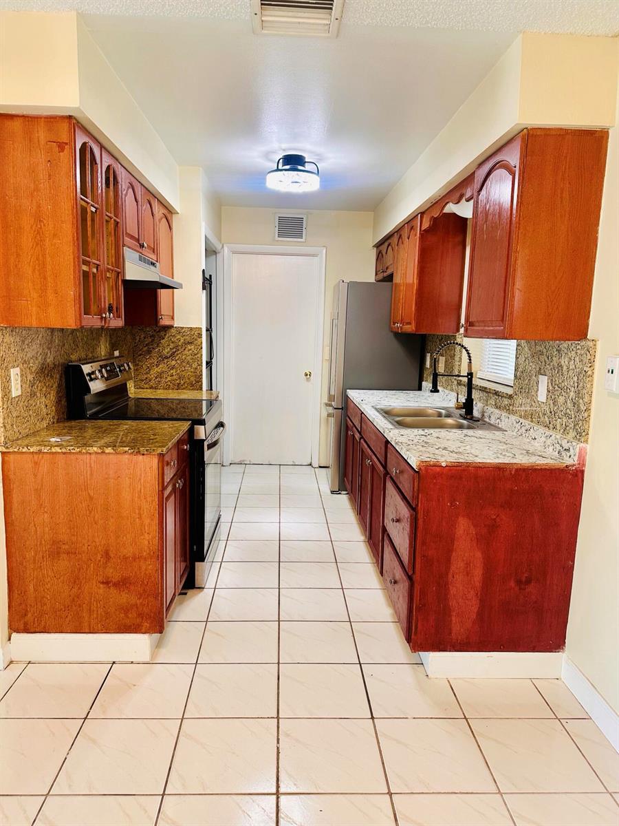6245 Saxon Boulevard, West Palm Beach FL 33417 photo 5