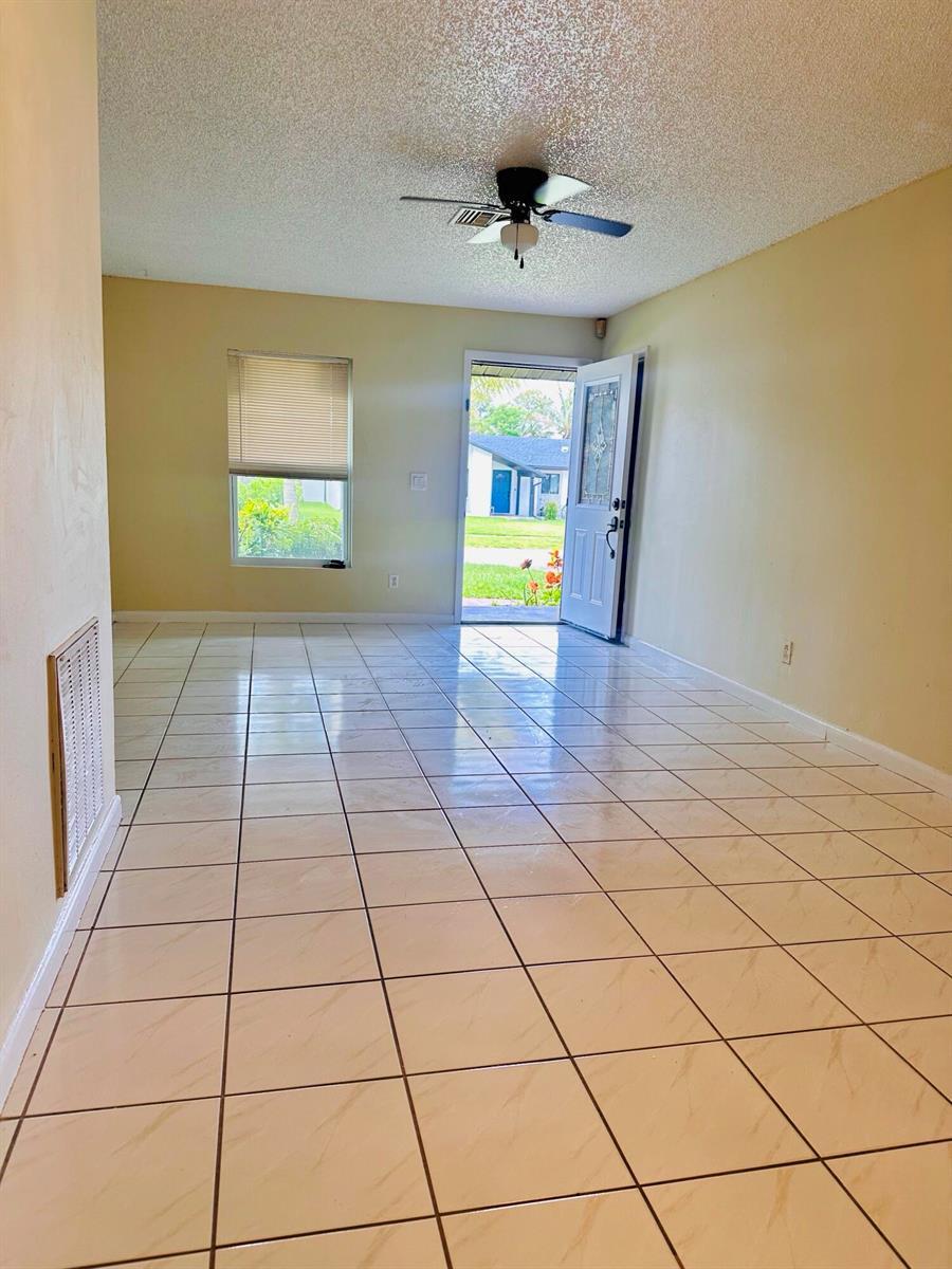 6245 Saxon Boulevard, West Palm Beach FL 33417 photo 4