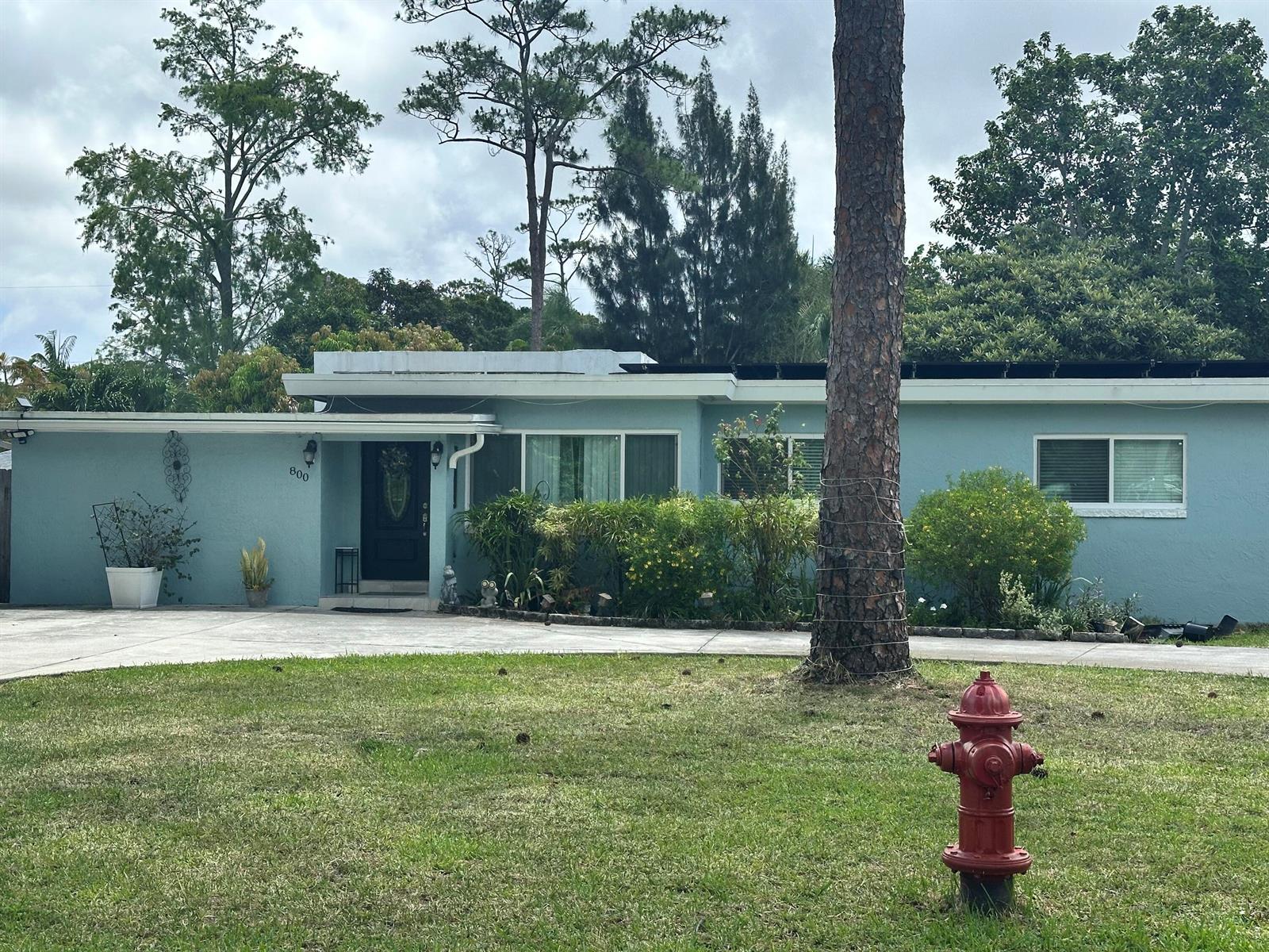 800 Ivory Lane, Haverhill FL 33415
