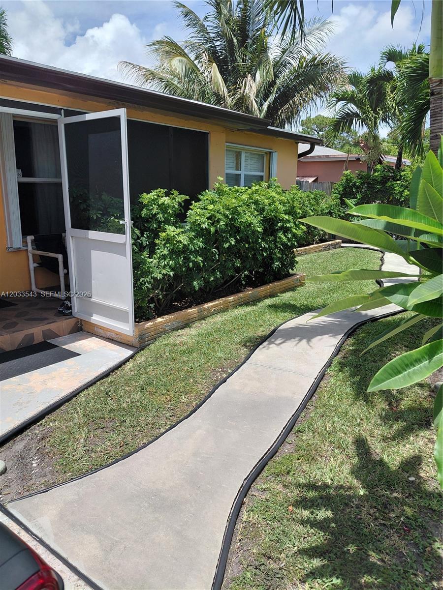 1307 SE Flamingo Dr, Lantana FL 33462 photo 3