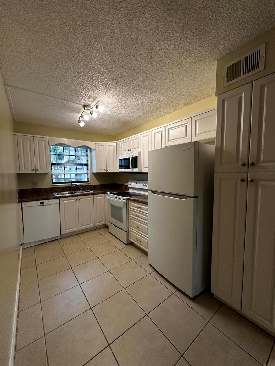 321 Olivewood Place # 121, Boca Raton FL 33431 photo 2