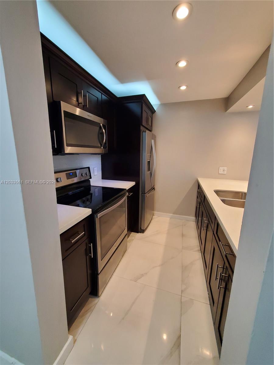 8160 Geneva Ct # 303, Doral FL 33166 photo 3