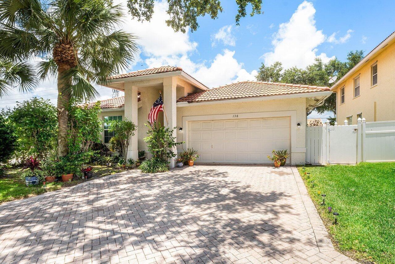 136 Hidden Hollow Terrace, Palm Beach Gardens FL 33418 photo 2
