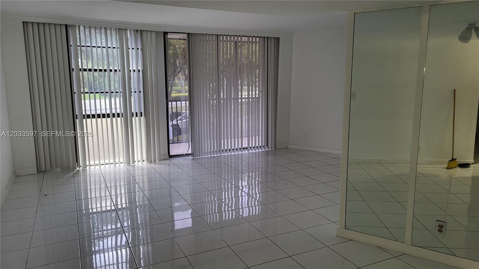 3401 N Country Club Dr # 211, Aventura FL 33180 photo 5
