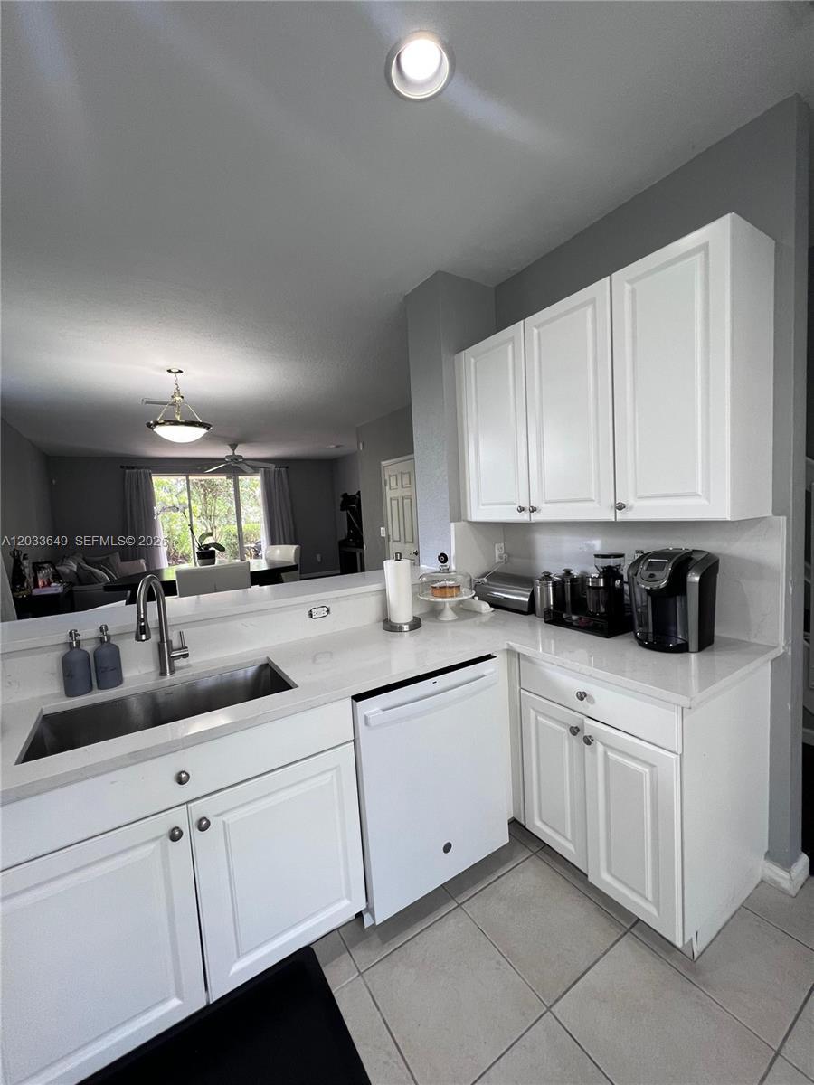 681 NW 42nd Ave, Plantation FL 33317 photo 2