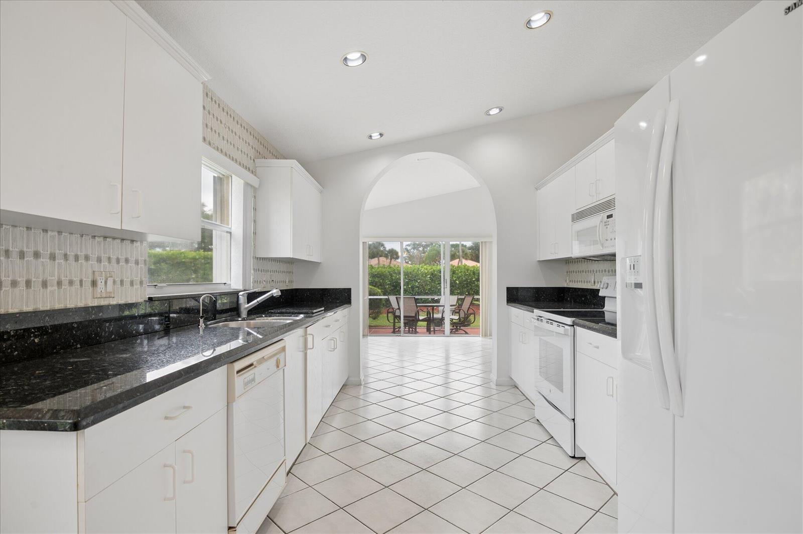 10884 Royal Caribbean Circle, Boynton Beach FL 33437 photo 4