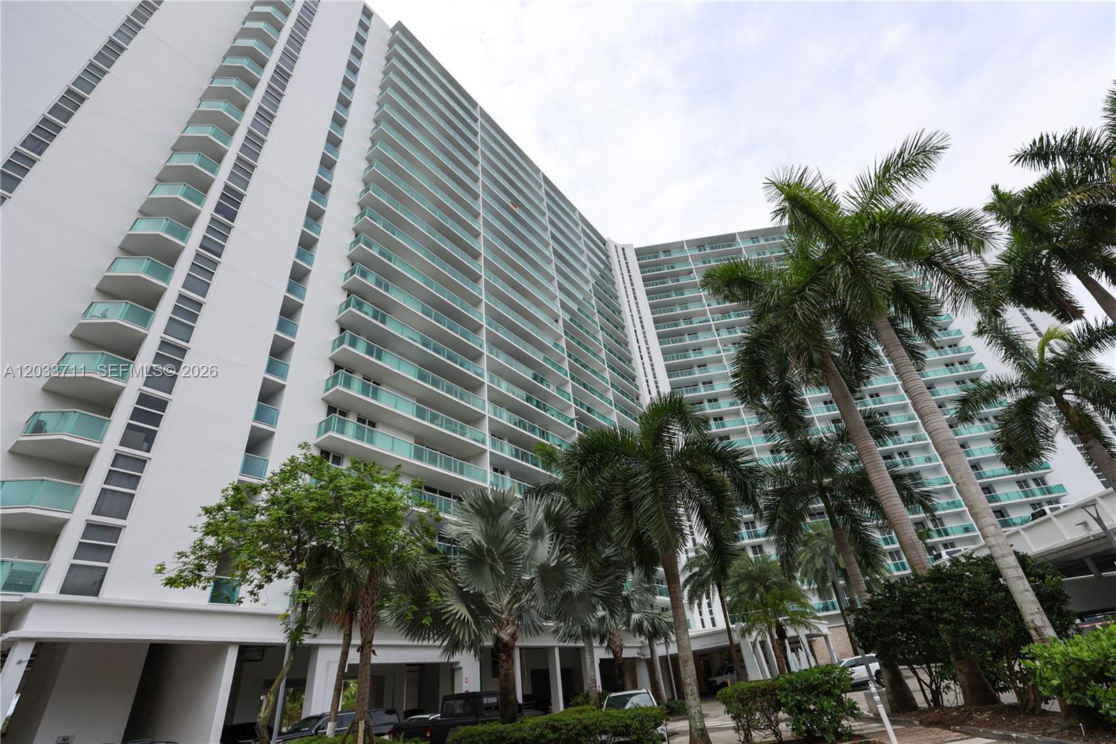 100 Bayview Dr # 527, Sunny Isles Beach FL 33160 photo 2