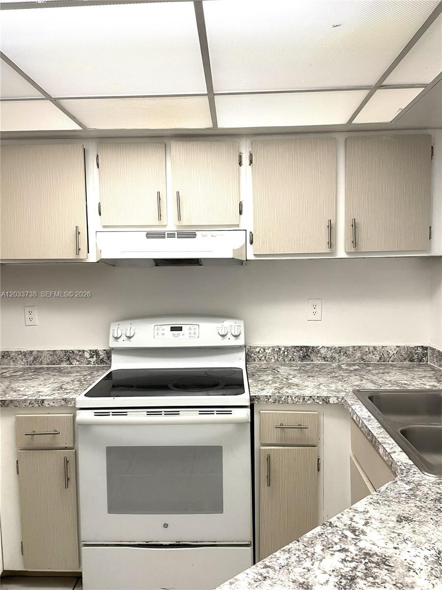 8255 SW 152nd Ave # 405, Miami FL 33193 photo 3