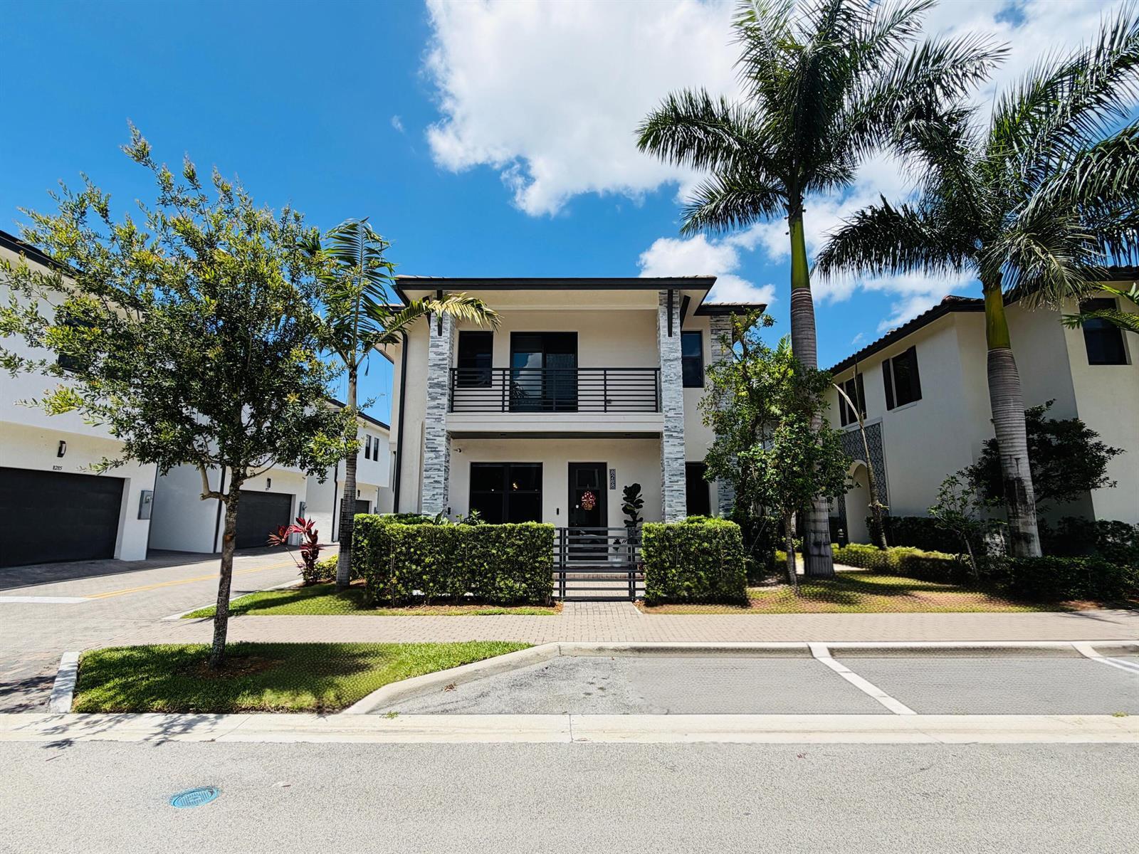 8288 NW 44th Terrace, Doral FL 33166 photo 2