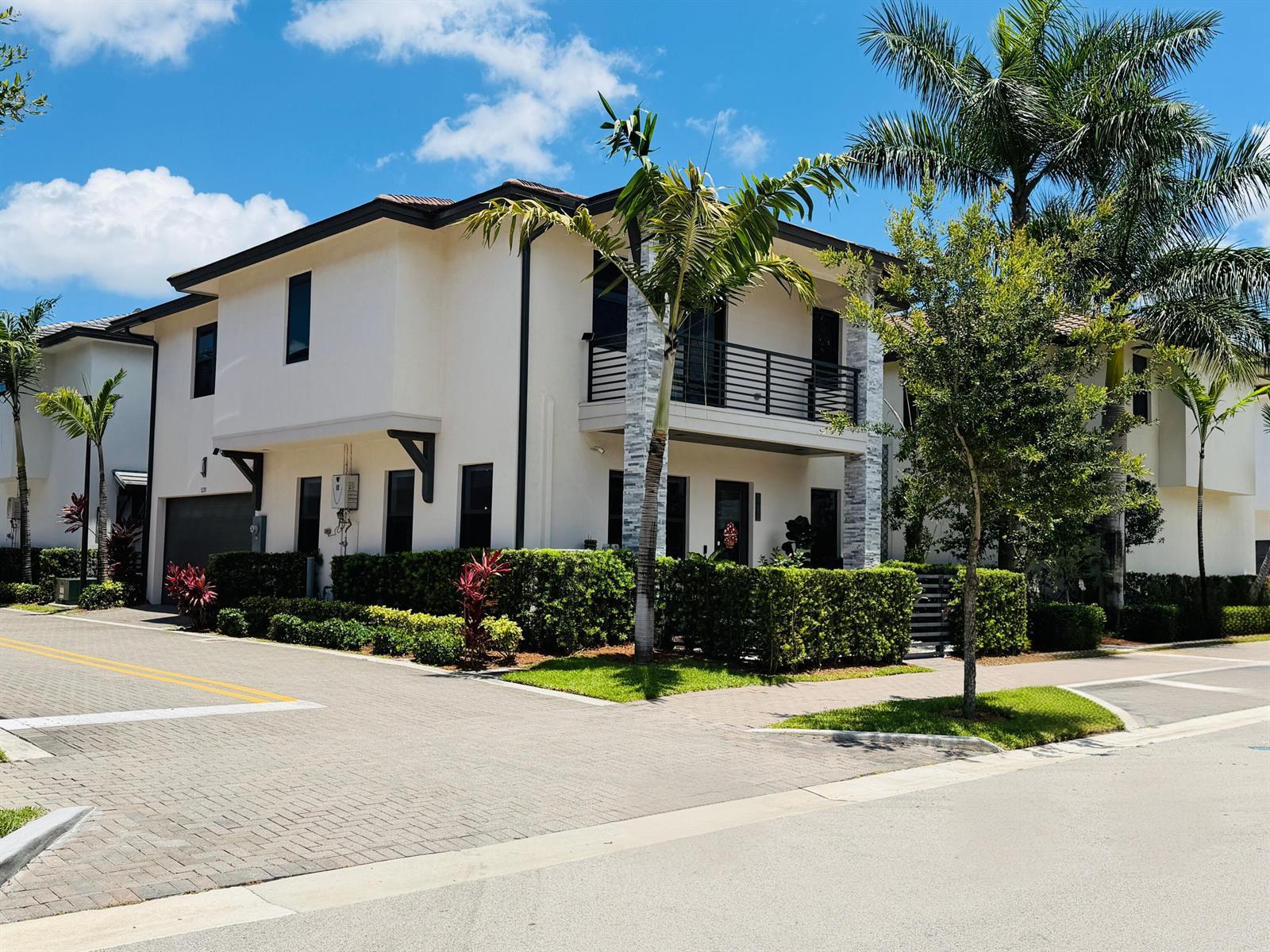 8288 NW 44th Terrace, Doral FL 33166 photo 3