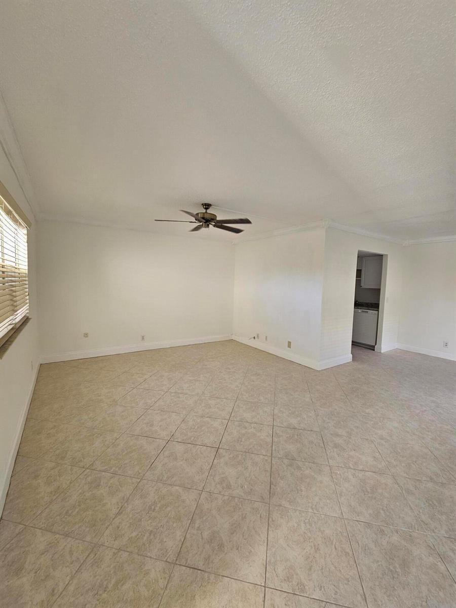 211 E Saxony Lane # 211, Delray Beach FL 33446 photo 2